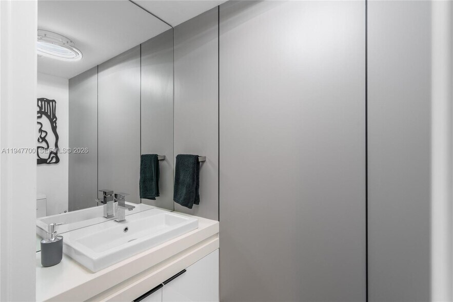 Building Photo - 90 SW 3rd St