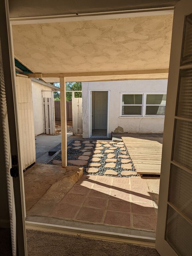 Building Photo - 2221 Suncrest Blvd