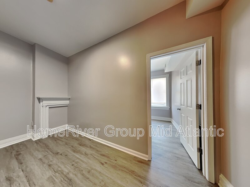 Building Photo - 702 Dolphin St