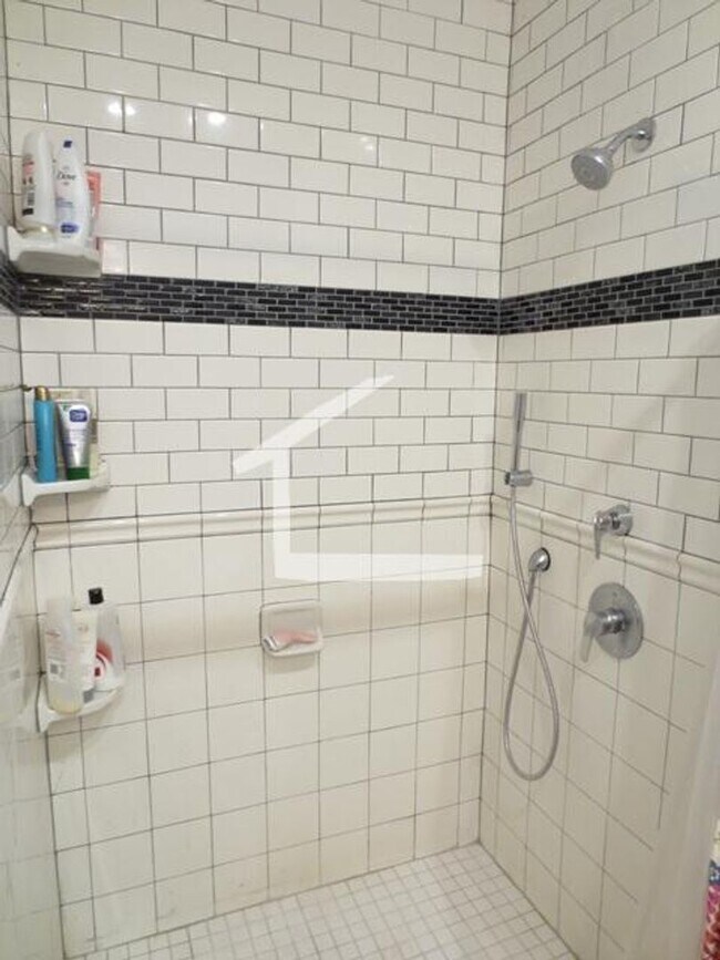 Building Photo - Beautiful, Renovated and Affordable Allston 3 Bed right off Comm Ave for September 1st