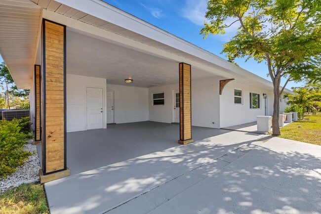 Building Photo - Modern Sarasota 3 Bedroom Home With Separa...