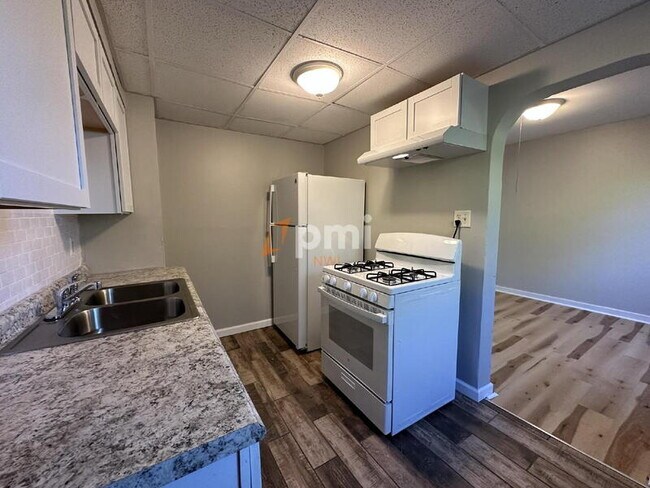 Building Photo - 6136-6138 Ray Ave