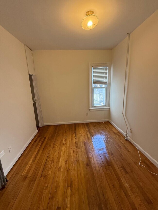 Building Photo - 53 Carman St