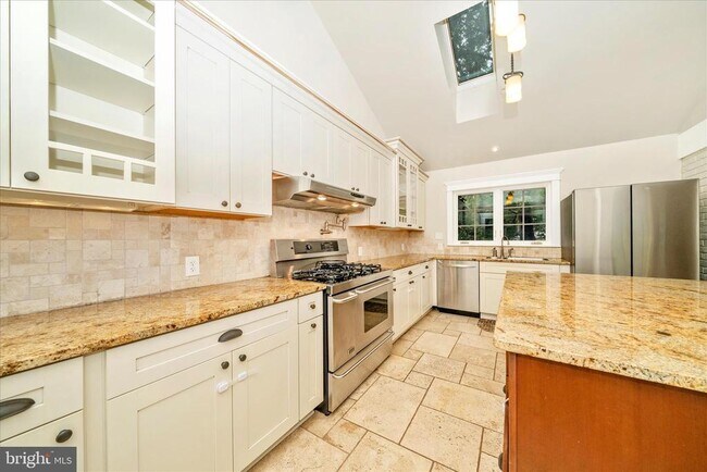 Building Photo - 1925 Pagebrook Rd