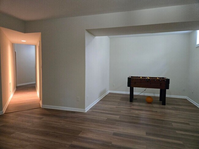 Building Photo - Stunning and Spacious 5 Bed 4 Bath Colonia...