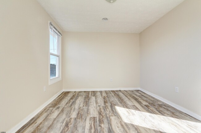 Building Photo - 1649 N Missouri Ave