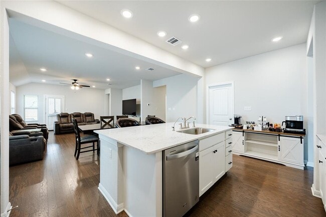 Building Photo - 2021 Cartway Ct