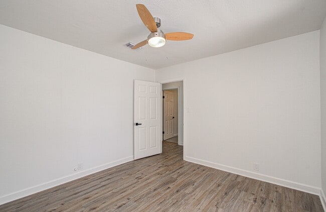 Building Photo - 709 S McCarty Ave