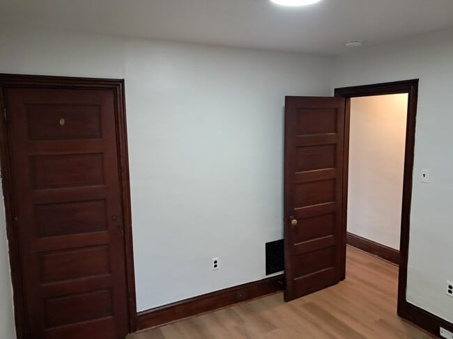 Building Photo - 941 Sargent Ave