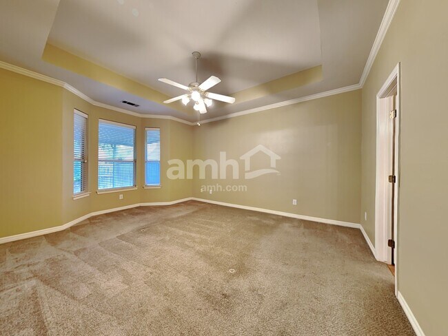 Building Photo - 310 Victory Ln