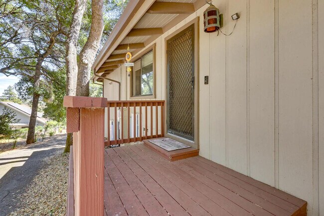 Building Photo - 2820 Greenway Dr