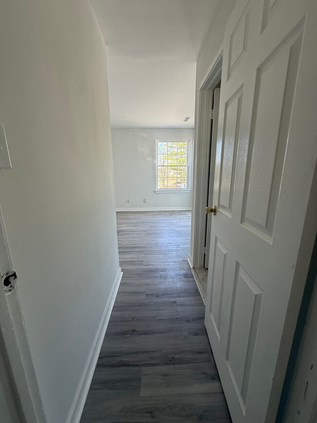 Building Photo - 208 Heather Croft