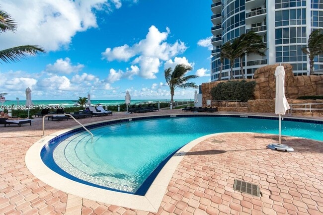 Building Photo - 18201 Collins Ave