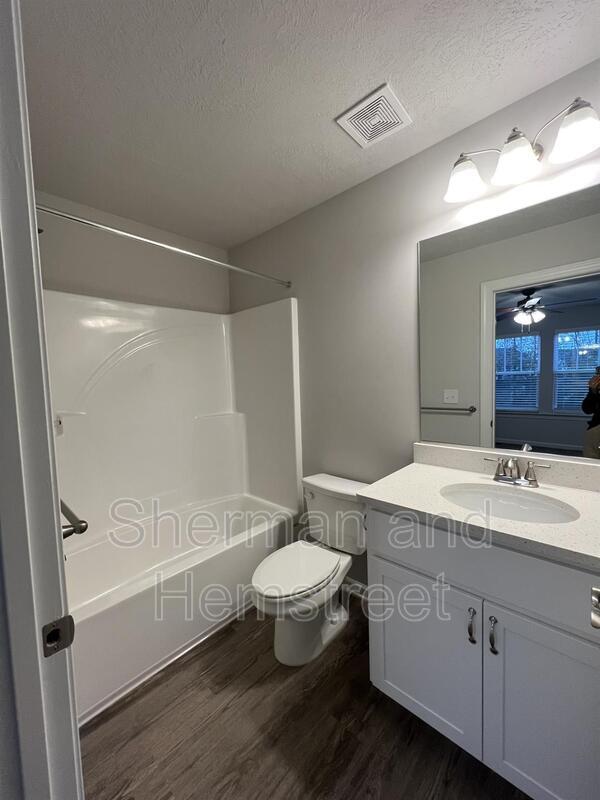 Building Photo - 7038 Hummingbird Dr