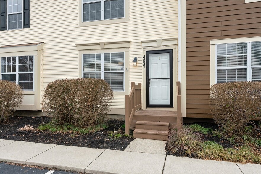 Building Photo - 4841 Stoneybrook Blvd