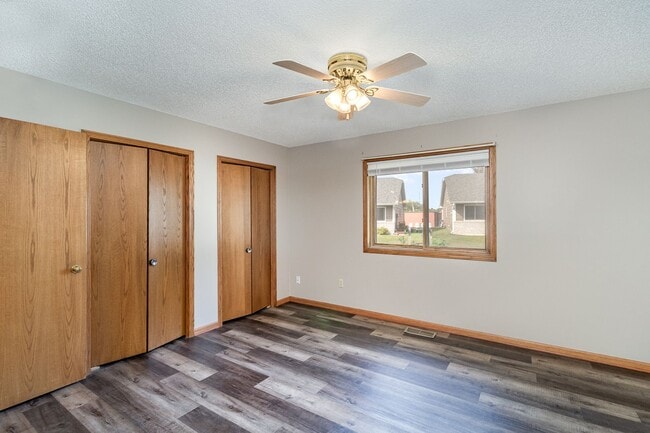 Building Photo - 2 Bed | 1 Bath Updated One Level Home
