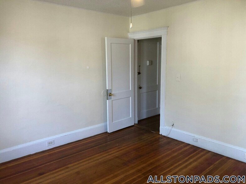 Building Photo - 15 Barrows St