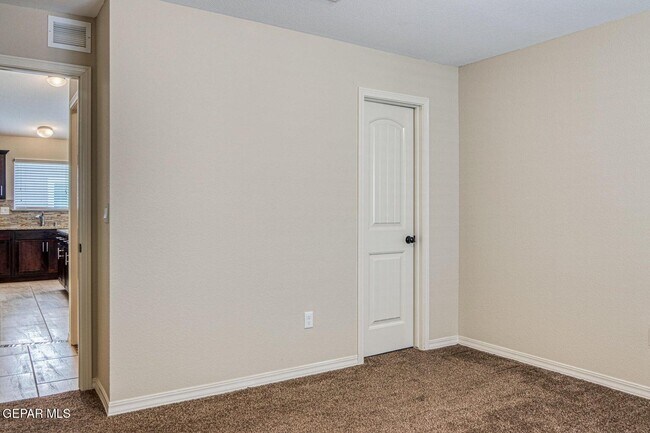 Building Photo - 3133 Red Orchard Dr