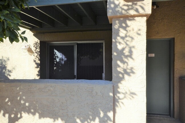Building Photo - 1224 E Evergreen St