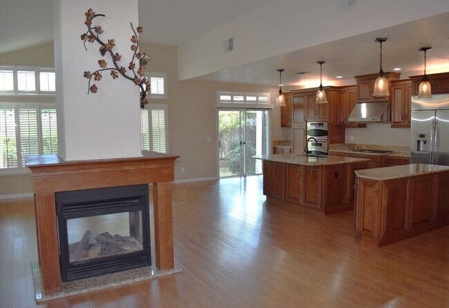 Building Photo - Browns Valley home with Boat and RV parking!