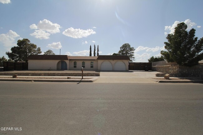 Building Photo - 351 Duanesburg St