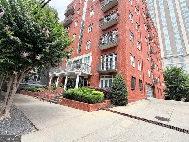 Building Photo - 206 11th St NE
