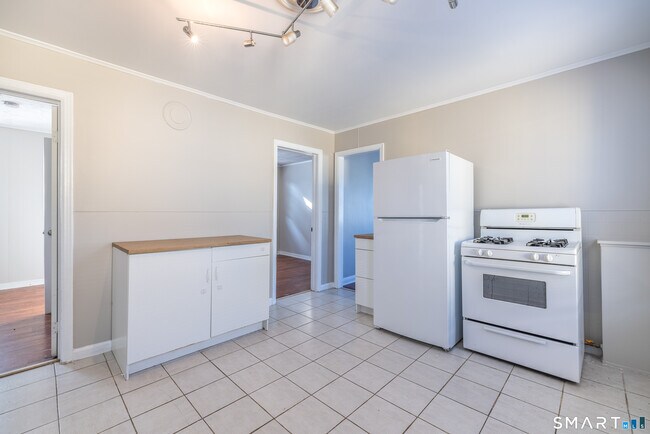 Building Photo - 793 Brewster St