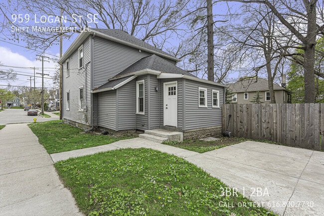 Building Photo - 959 Logan St SE