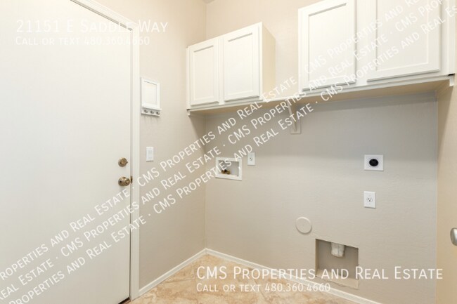 Building Photo - 21151 E Saddle Way