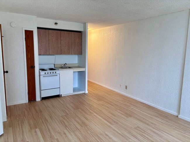 Building Photo - Available now: A studio 1 bath at Liliuokalani Gardens
