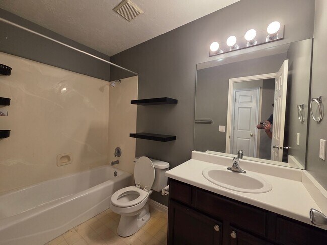 Building Photo - Charming Home in Woods Cross - Ready To Move!