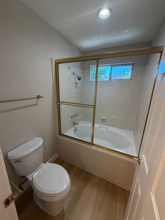 Building Photo - 3 Bed 2.5 Bath Single Family Home In Sam Ramon