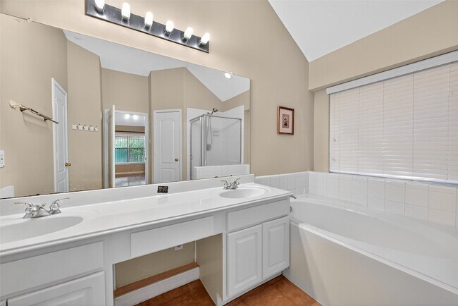 Building Photo - 11714 Peachwood Lake Dr