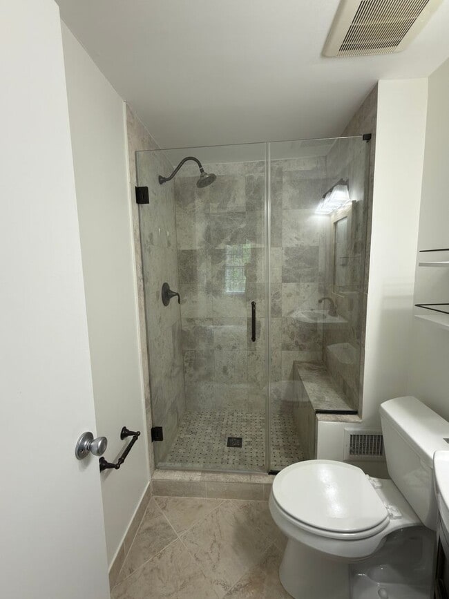 Building Photo - Beautiful 4 Bed 2.5 Bath Townhome in Burke For Rent!
