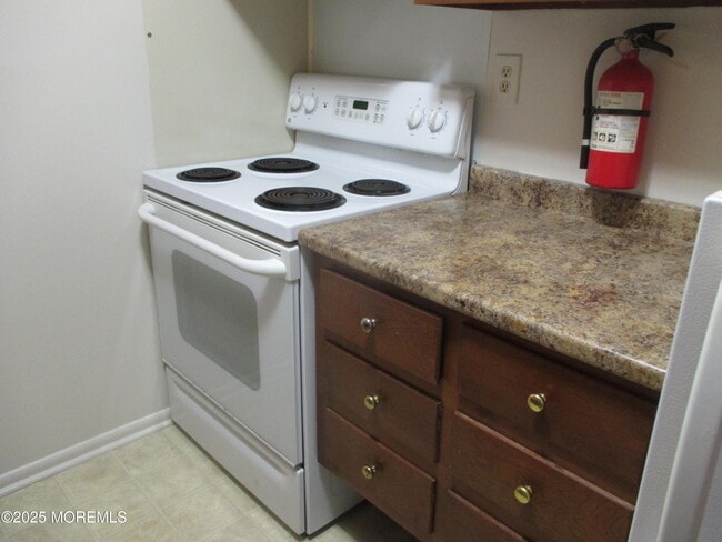 Building Photo - 308B W Malvern Ct