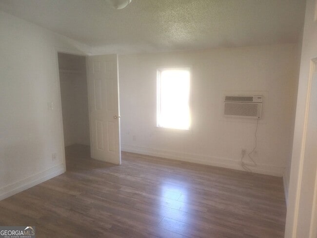 Building Photo - 826 Black Horse Run