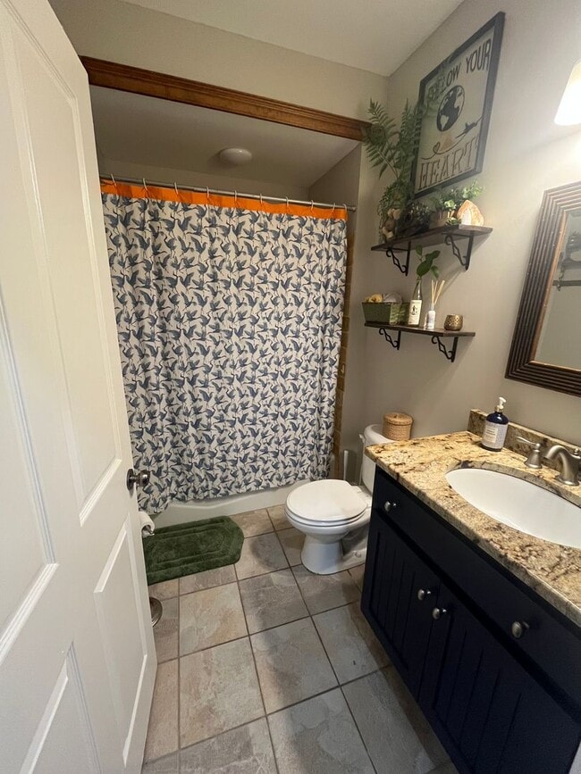 Building Photo - Beautiful 5 Bed 3 Bath Home! Fall 2026!