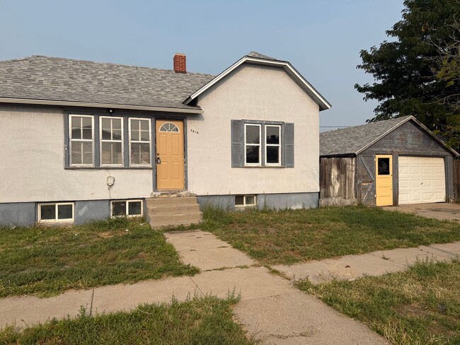 Primary Photo - Pet Friendly, One Car Detached Garage, Own...