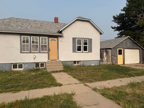 Building Photo - Pet Friendly, One Car Detached Garage, Own...