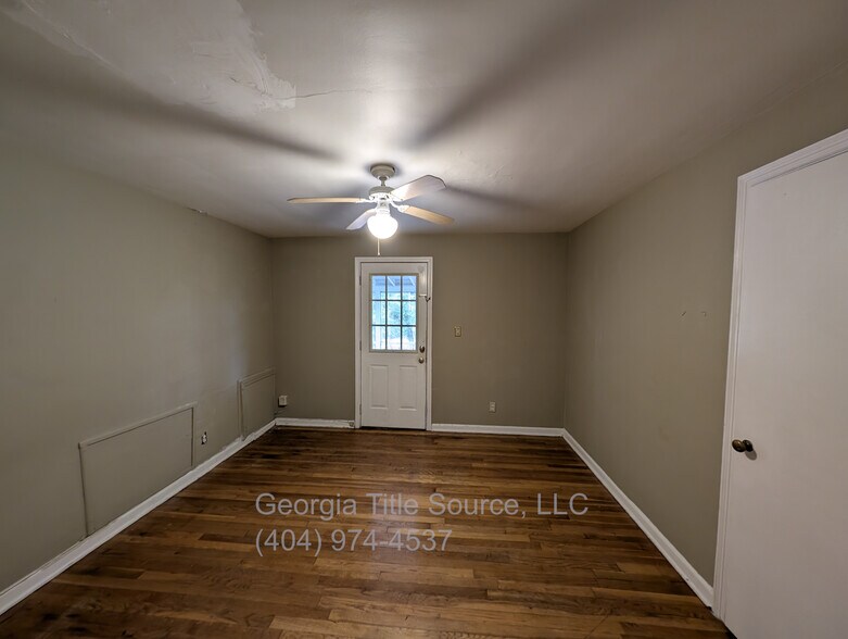 Building Photo - 227 Garden Ln