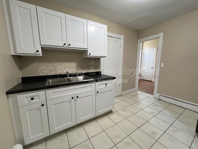 Building Photo - 411 Wellington Ave