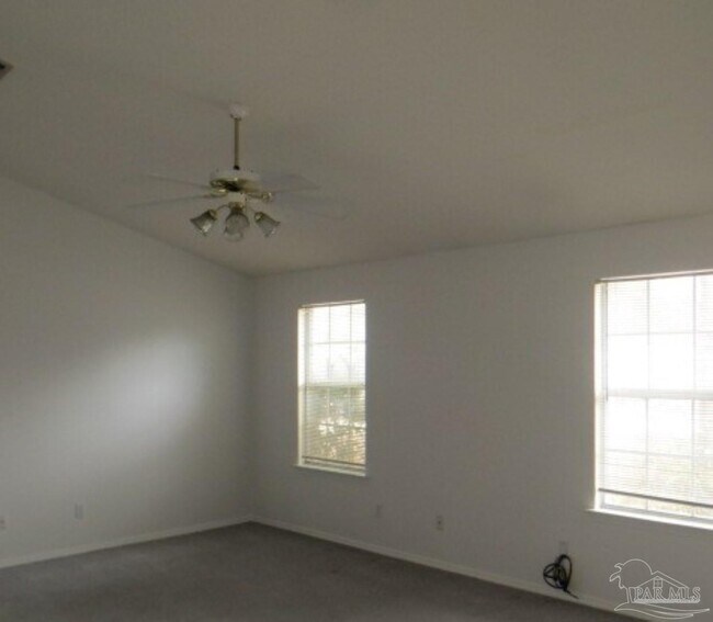 Building Photo - 5491 Chantilly Cir