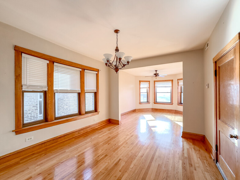 Building Photo - 4322 W Kamerling Ave