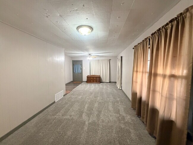 Building Photo - "Charming 2-Bedroom Retreat with Spacious 1411 sq. ft. Layout on Baylor Street, Lubbock!"