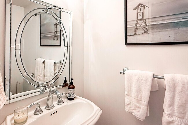 Building Photo - 2110 N Ocean Blvd