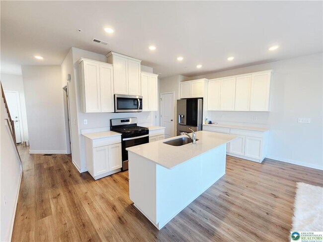 Building Photo - 7699 Clayton Ave