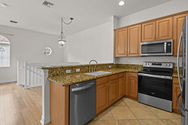 Building Photo - 4930 Bonsai Cir