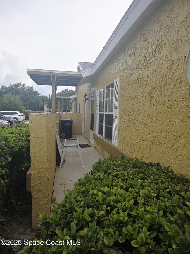 Building Photo - 1420 Malibu Cir NE