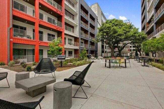 Building Photo - 4361 S Congress Ave