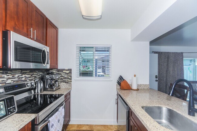 Building Photo - 95-1189 Makaikai St. #41